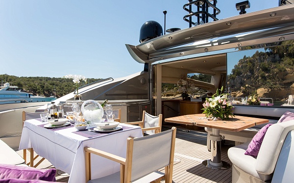 Аренда яхты Sunseeker Predator 82 Hooligan на Майорке